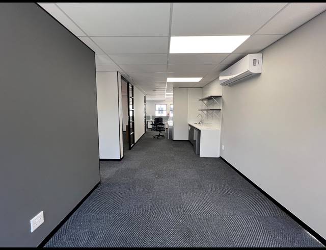 130M² OFFICE TO LET IN HYDE PARK